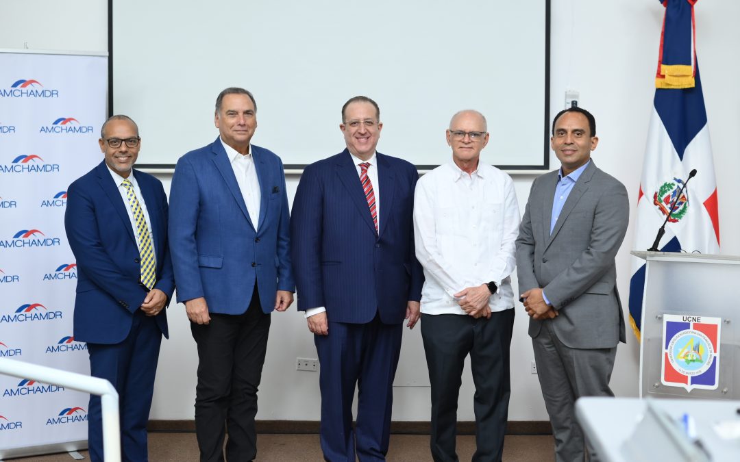 Encuentro Empresarial en SFM Aborda la Reforma Fiscal: Magín Díaz Exhorta a Enfrentar el Déficit y la Deuda Pública